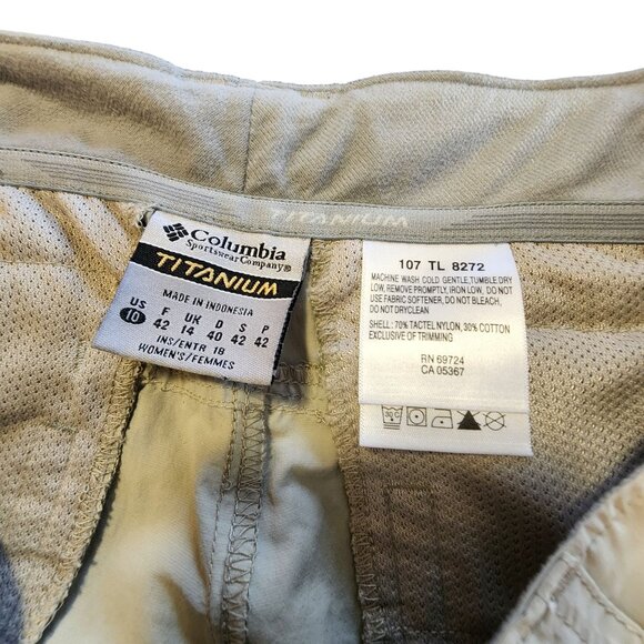 Columbia Titanium Womens Beige Cargo Capris Size 10 Lightweight Outdoor Pants - Picture 3 of 3